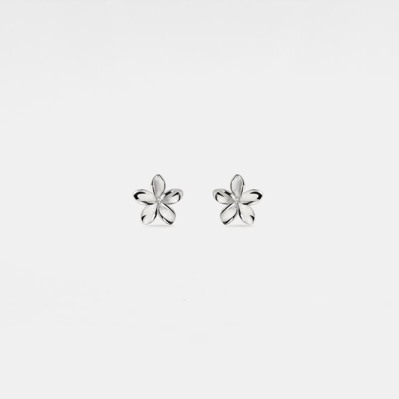 Dainty Flower Stud Earrings
