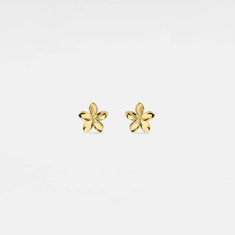 Dainty Flower Stud Earrings