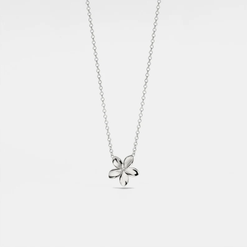 Dainty Flower Pendant Necklace
